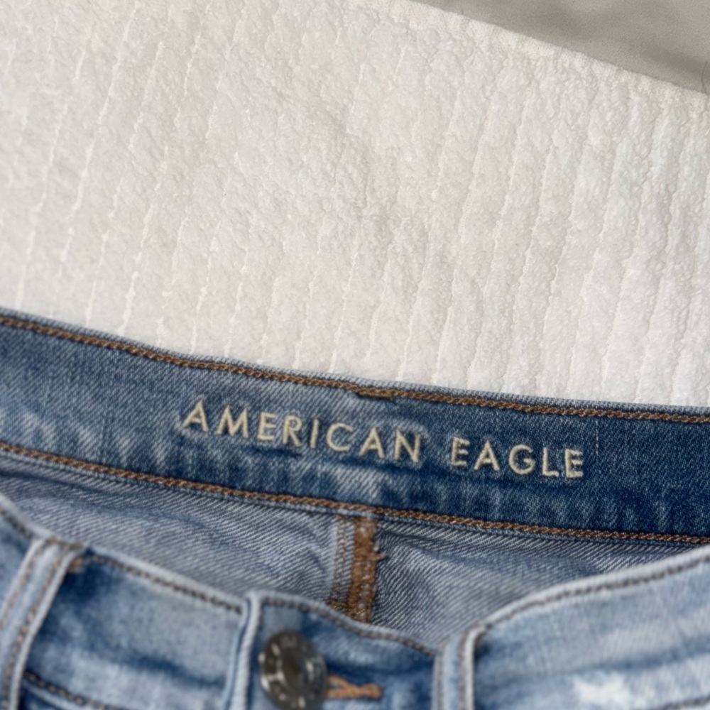 American Eagle Baggy Jeans - Light Wash - Size 8 - Picture 2 of 6